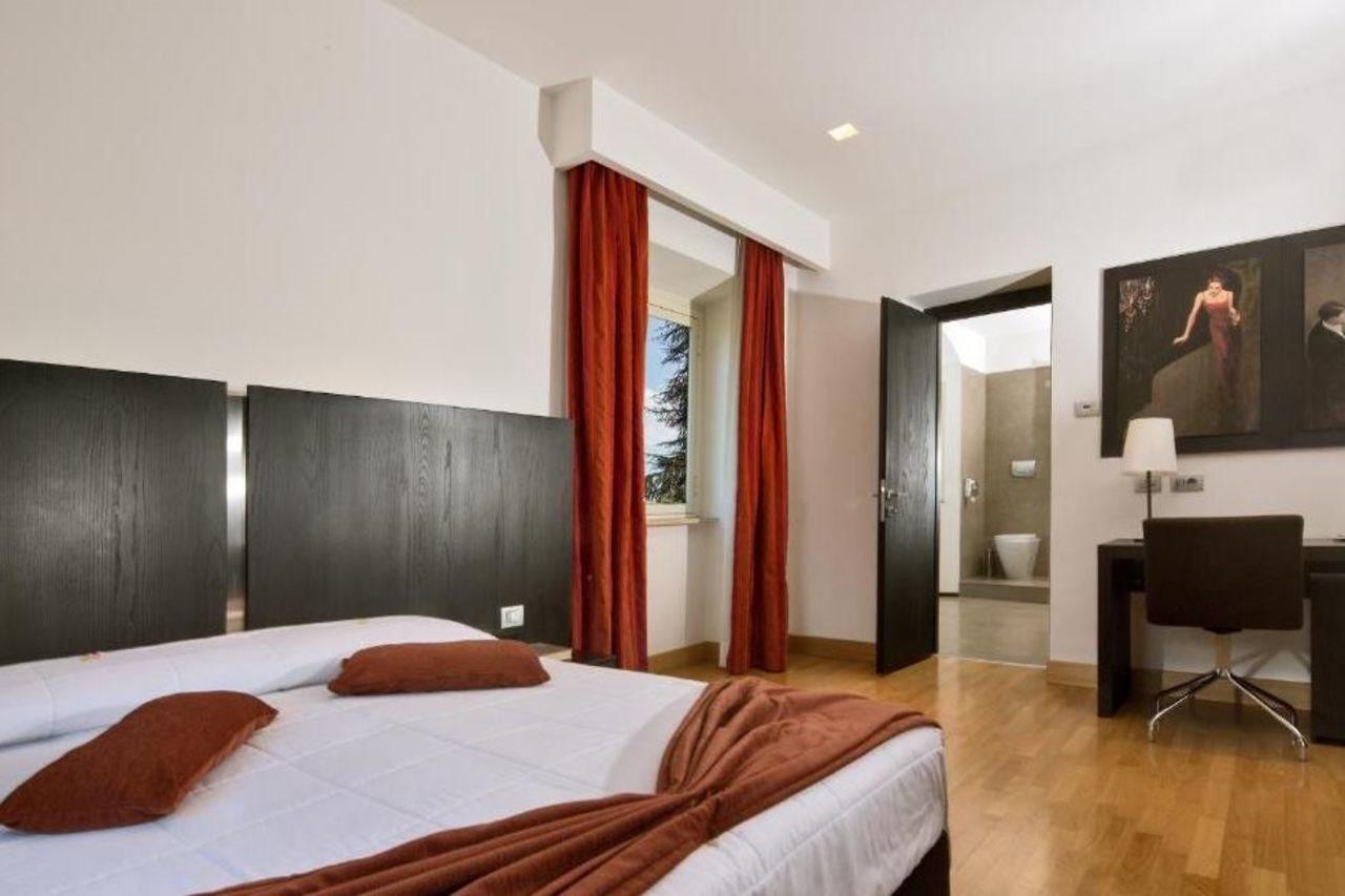 Lh Hotel Excel Roma Montemario Exterior foto