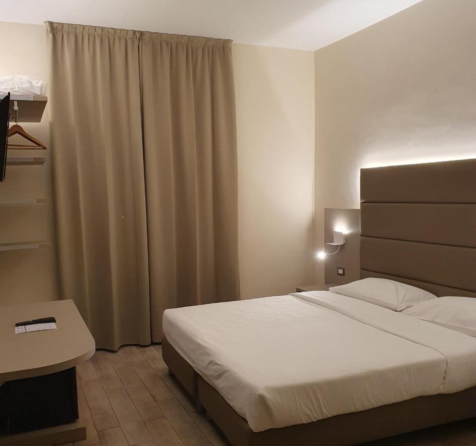 Lh Hotel Excel Roma Montemario Exterior foto