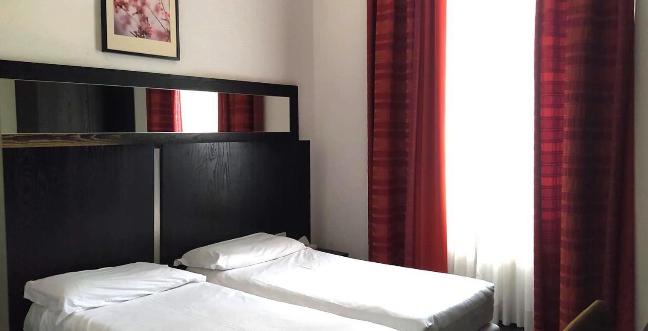 Lh Hotel Excel Roma Montemario Exterior foto