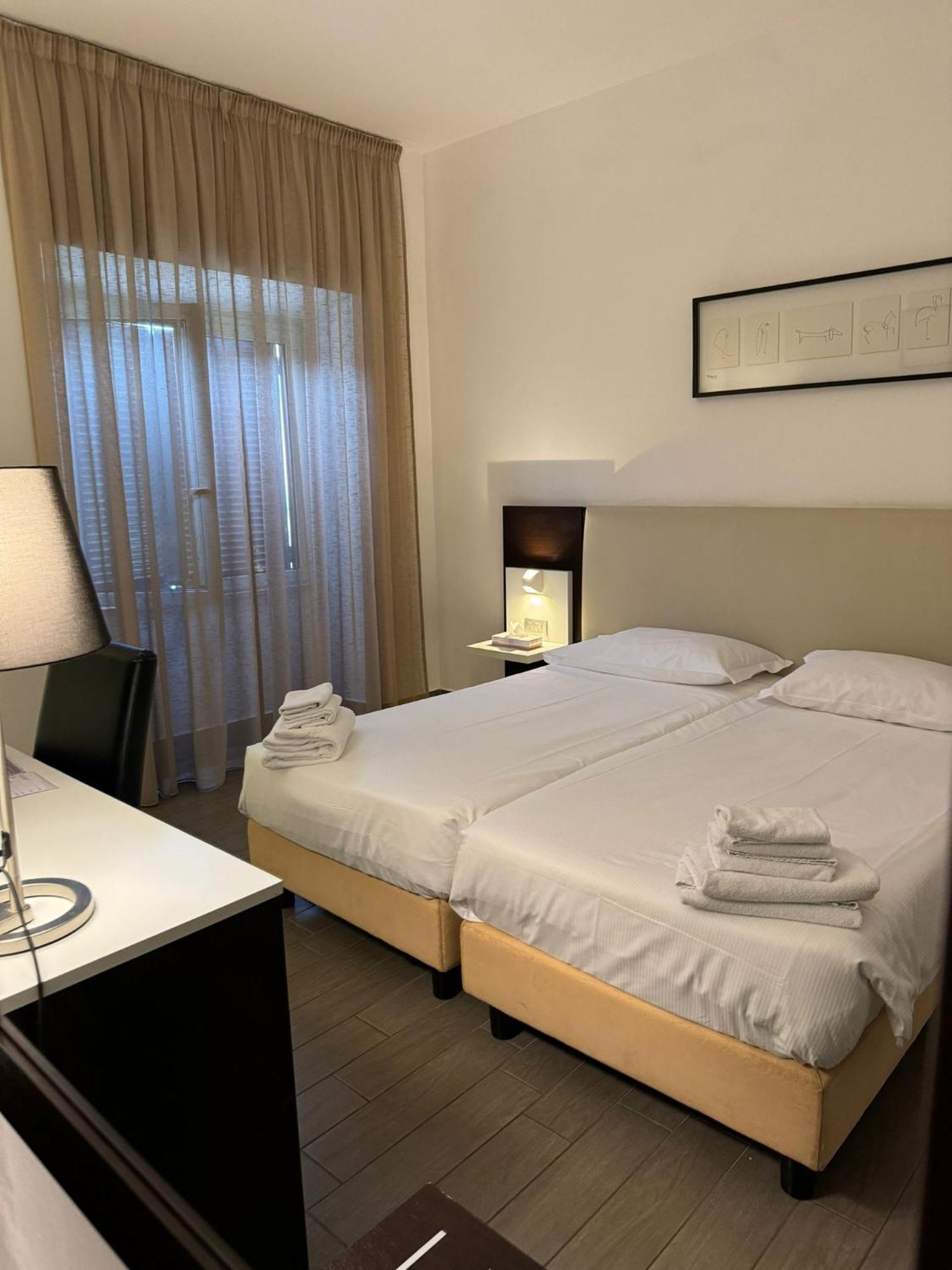 Lh Hotel Excel Roma Montemario Exterior foto