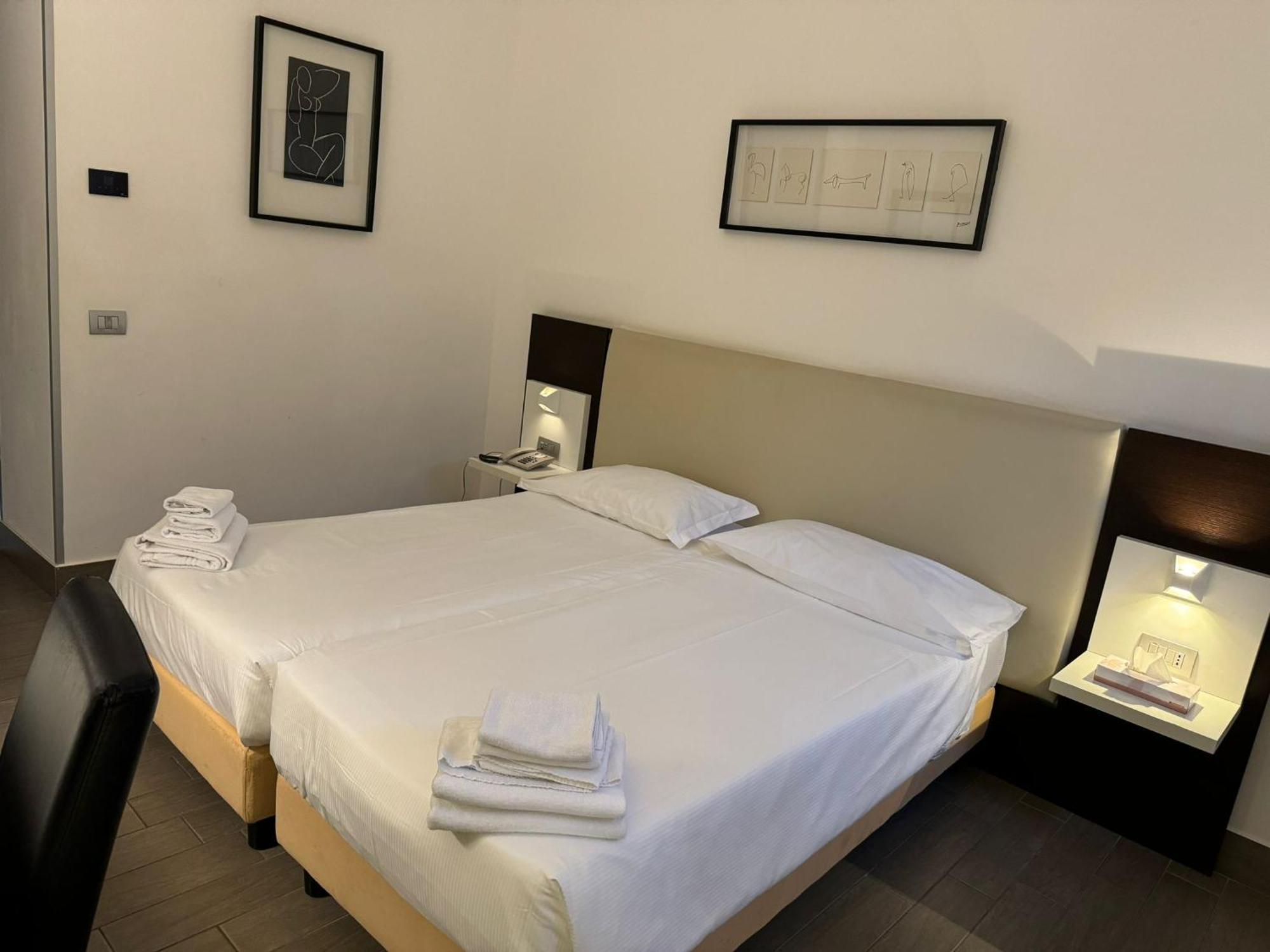 Lh Hotel Excel Roma Montemario Exterior foto