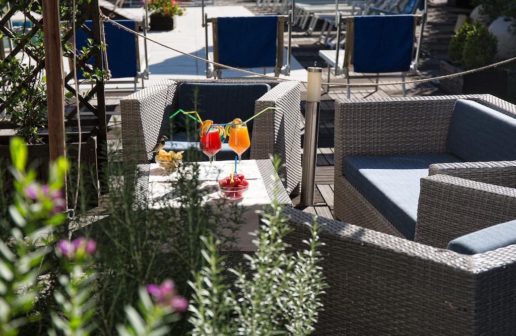 Lh Hotel Excel Roma Montemario Exterior foto